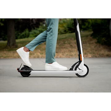 Trotineta electrica Trotineta Ninebot by Segway Air T15D 20 km/h alb