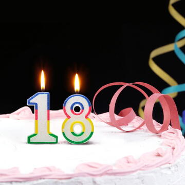 Family Lumânare pentru tort în forma cifrei 3