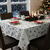 GLOBIZ Față de masă decorativă – 140 x 240 cm – 100% poliester – model fulg de nea, culoare albă