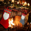 GLOBIZ Cizmă decorativă de Crăciun – textil – 45 cm – model spiriduș (2 variante)
