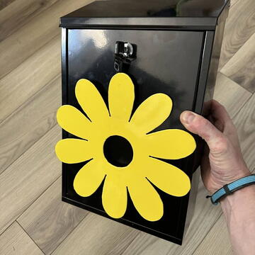 Cutie postala Vivatechnix Flower KRO-1229, otel, 400x250x100mm, Negru/Galben, 2 chei