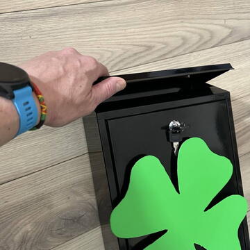 Cutie postala Vivatechnix Irish Clover KRO-1230, otel, 400x250x100mm, Negru/Verde, 2 chei