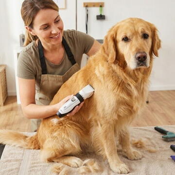 Adler Professional Pet Hair Clipper with Spare Battery, Titanium-Ceramic Blade, 5800 RPM, Adjustable 0.8–14 mm, 4 Guide Combs